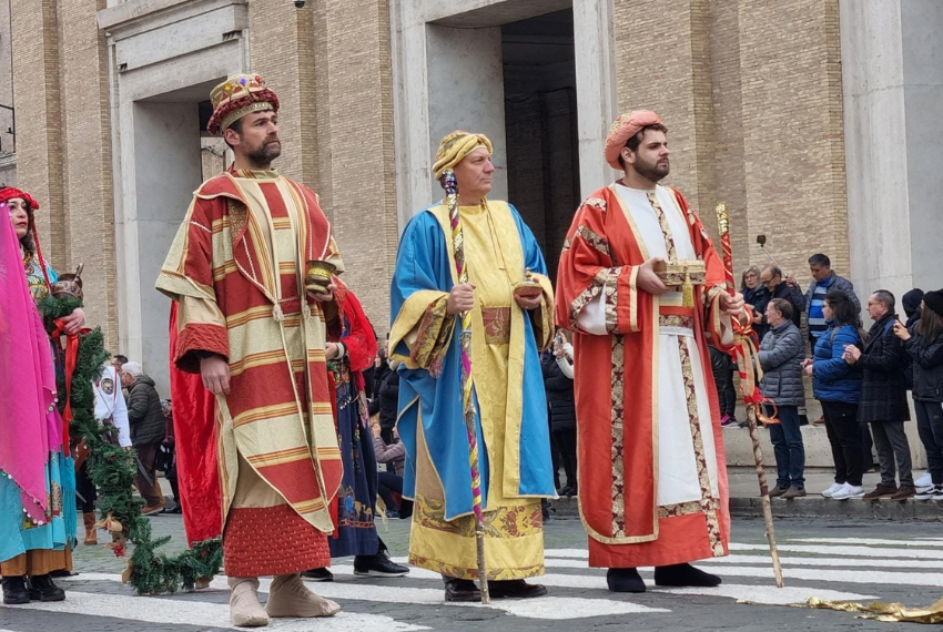 Stamattina i Re Magi di Foligno sono arrivati in Piazza San Pietro
