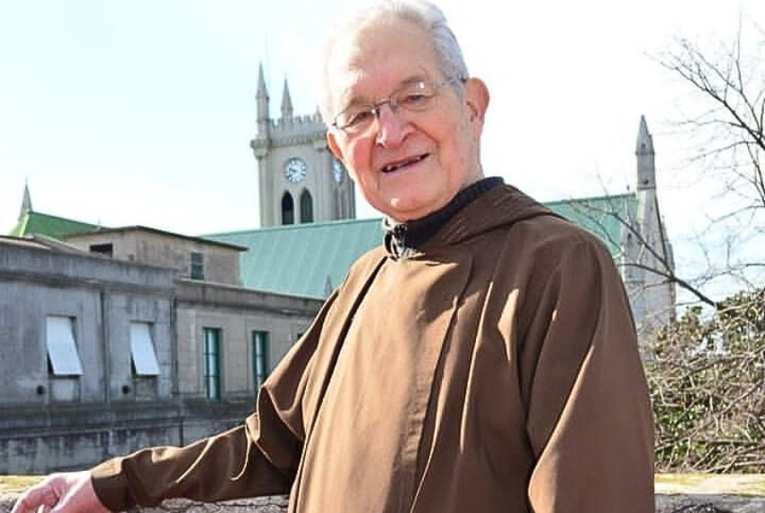 Da Confessore Full-Time a Cardinale: Papa Francesco è rimasto colpito da questo Prete di 96 anni!
