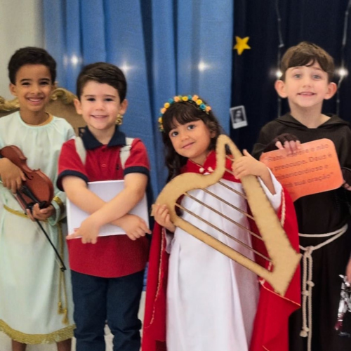 Bambini travestiti da Santi cantano Canzone ispirata a San Filippo Neri