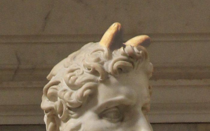 Perchè la Statua più famosa del Mosè ha delle corna?
