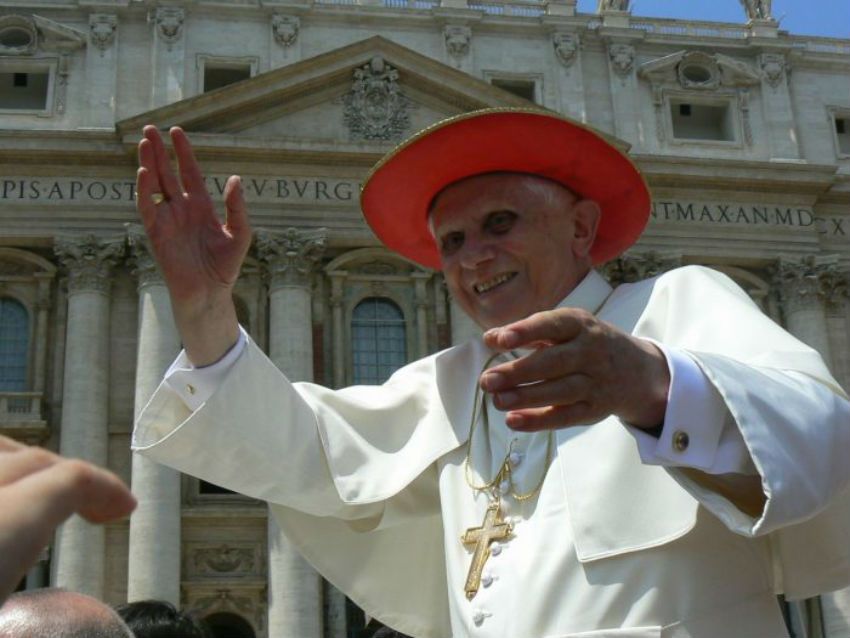 5 Momenti Divertenti del Pontificato di Benedetto XVI