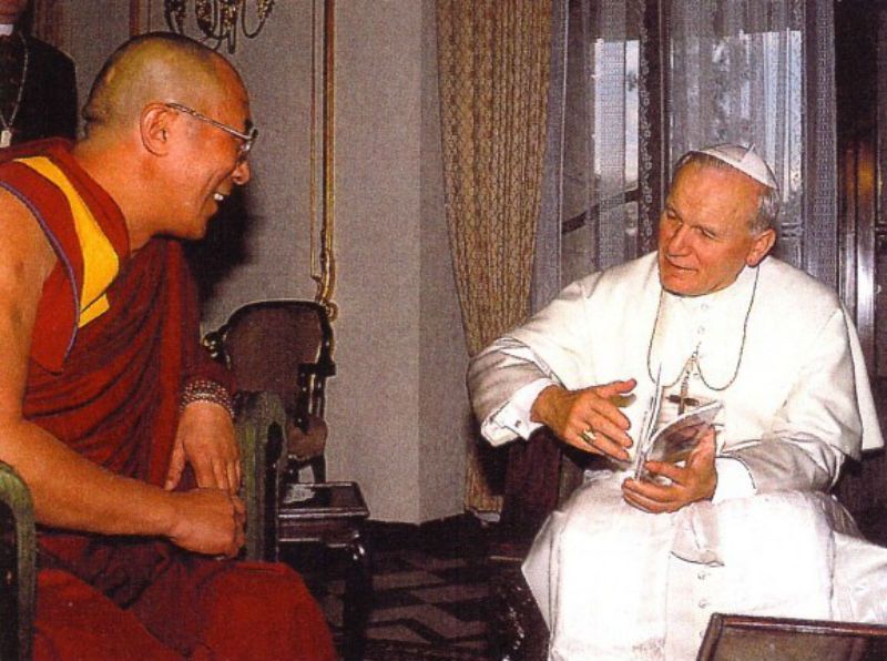 22 Foto Storiche di San Giovanni Paolo II con leader e Celebrità Mondiali