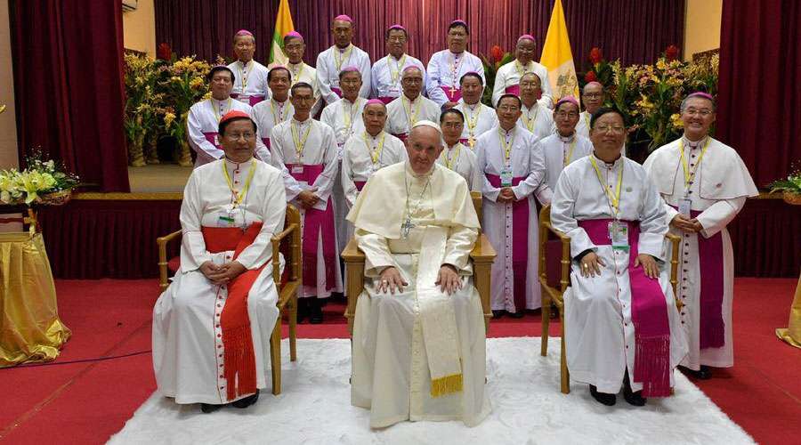 Quando i Vescovi e i Cardinali possono Vestirsi di Bianco?