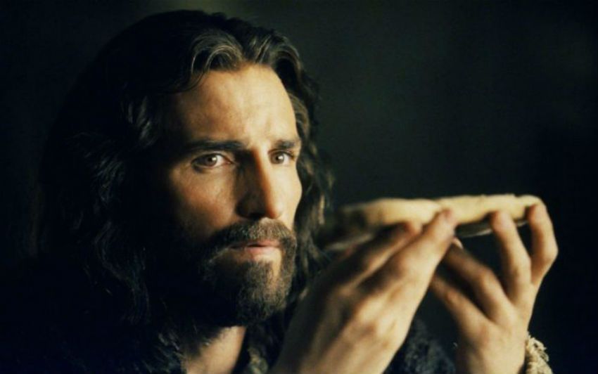 Jim Caviezel promette che il sequel di “La Passione di Cristo” sarà “il Film più Grande della Storia"