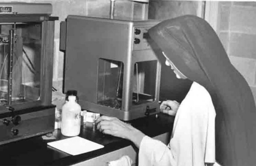 Miriam Stimson, la suora esperta in chimica che fu la chiave per scoprire il DNA
