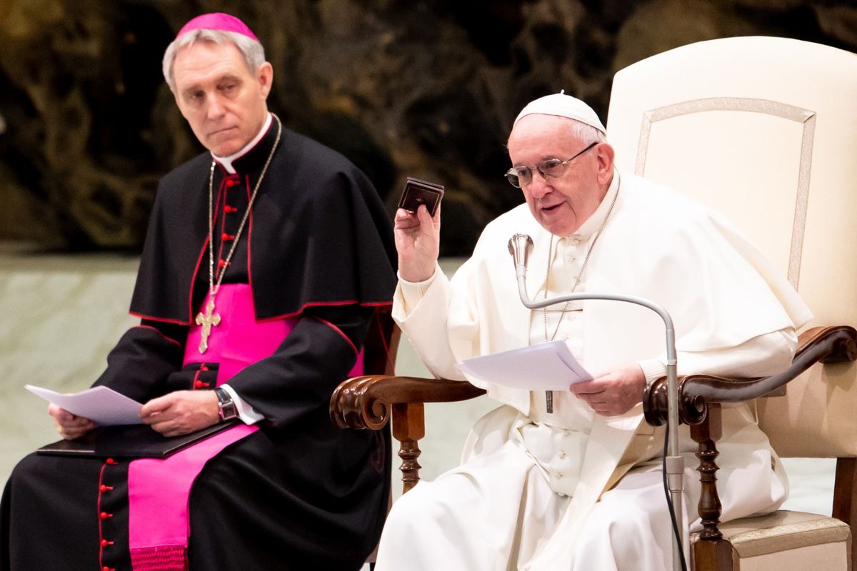 Lo sapevi che Papa Francesco prega sempre la Via Crucis? Ecco perché