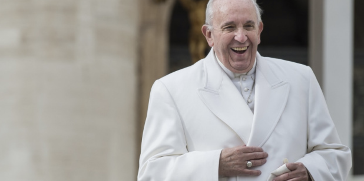 Papa Francesco spiega perché è importante saper ridere di noi stessi