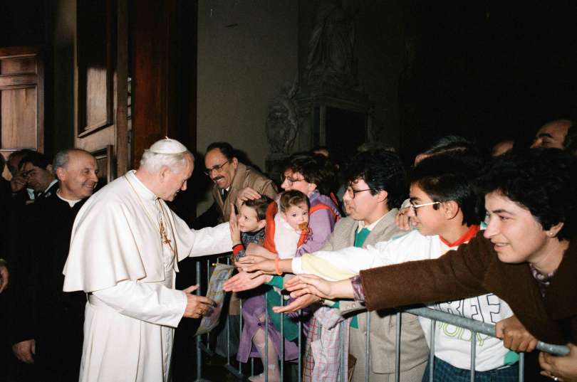 La storia di San Giovanni Paolo II e il misterioso senzatetto
