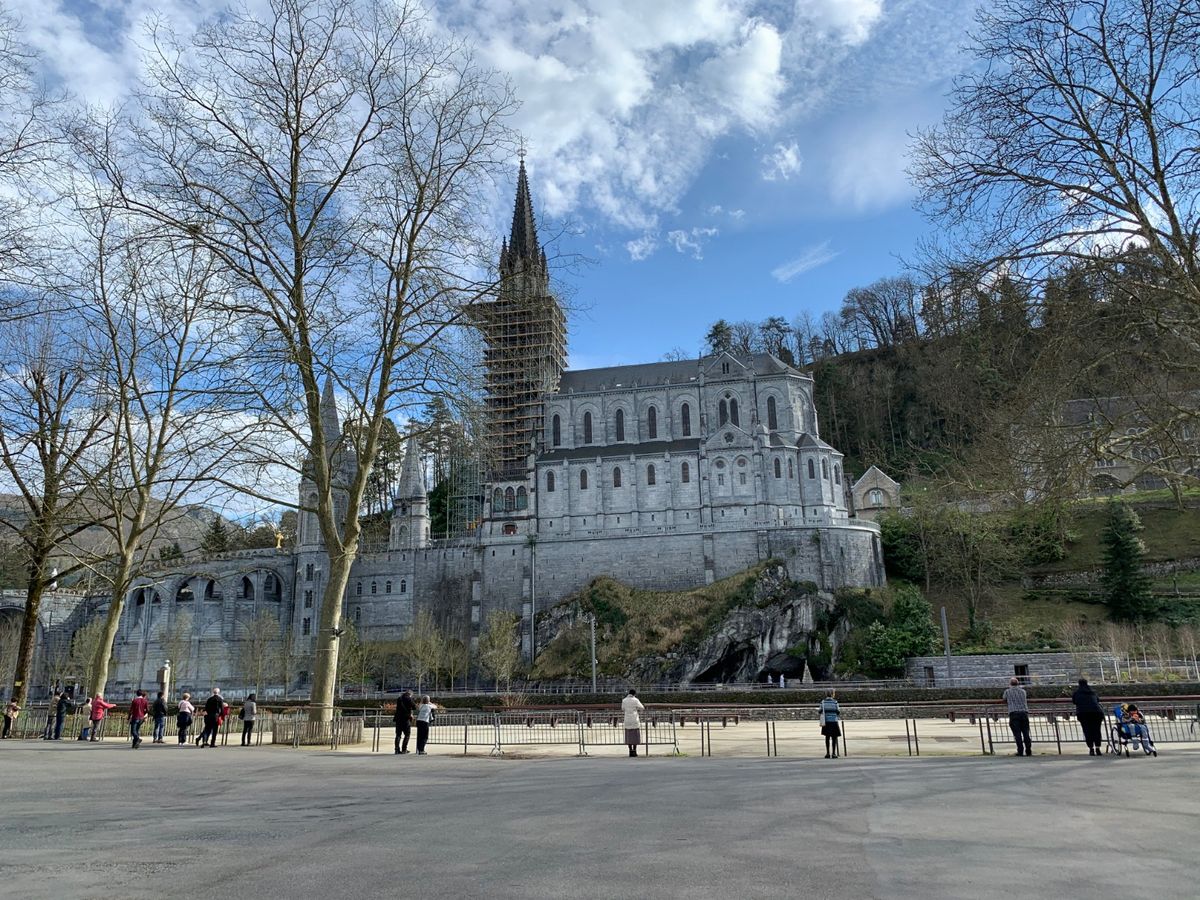 Coronavirus, il Santuario di Lourdes chiude al pubblico