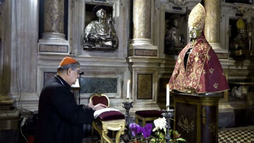 Coronavirus, Napoli invoca San Gennaro e il crocifisso miracoloso che scacciò la peste