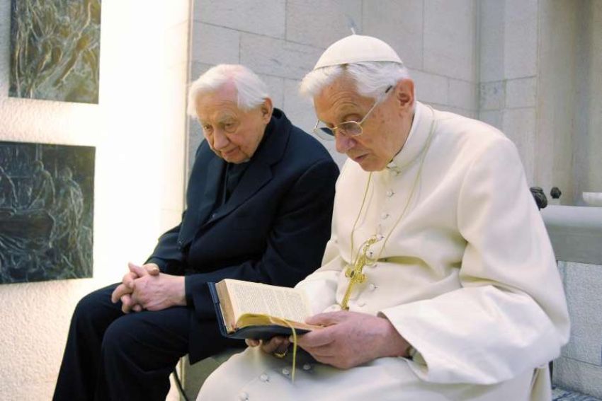 Papa Benedetto XVI in Baviera al capezzale del fratello malato