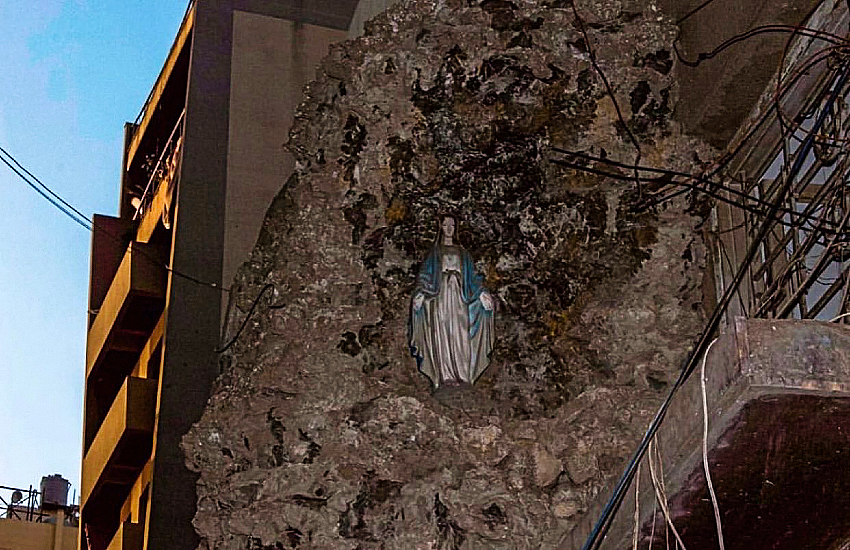 Dopo l'esplosione a Beirut l'immagine della Vergine Maria è intatta