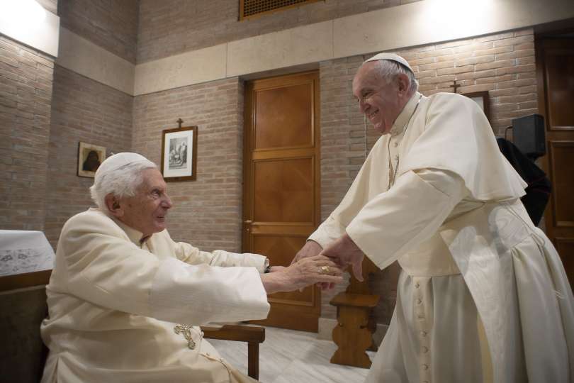 Il Vaticano conferma: vaccinati Papa Francesco e Benedetto XVI
