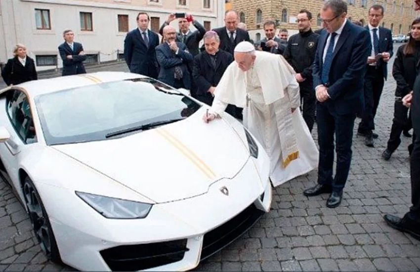 La Lamborghini del Papa? Aiuta a ricostruire un Asilo in Iraq