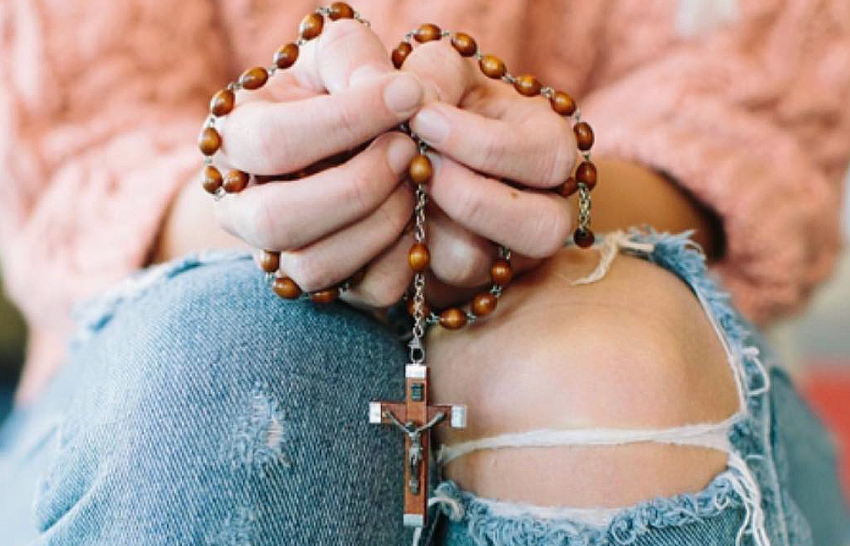 Mamma Cattolica Prega il Rosario su Instagram