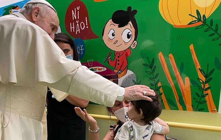Papa Francesco visita Reparto di Oncologia Pediatrica Gemelli