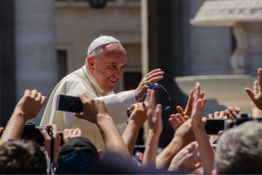 Papa Francesco: “Non dovete mai convincere un non credente”