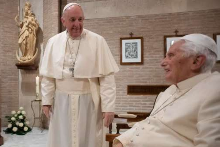 Papa Francesco chiede di Pregare per Benedetto XVI che "è molto ammalato"