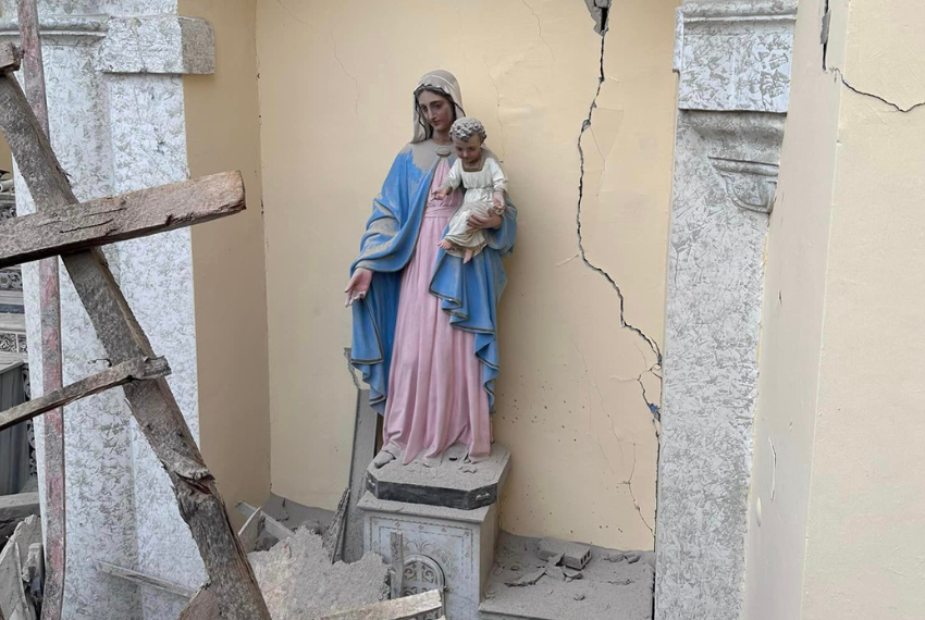 Statua della Vergine rimane Intatta dopo il Crollo della Cattedrale in Turchia